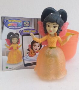 Muñeca Huevo Kinder con cartinas