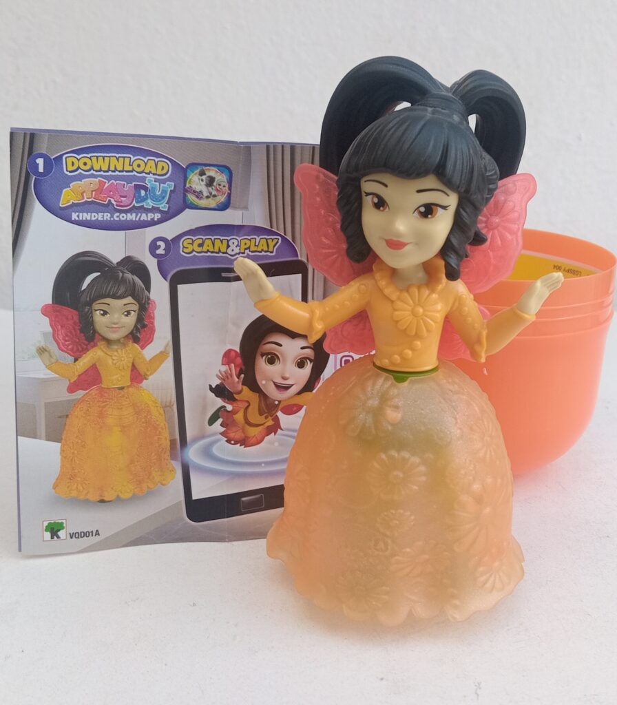 Muñeca Huevo Kinder con cartinas