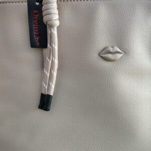 Cartera Las Oreiro color beige nueva