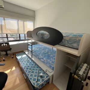 Cama superpuestas (3 ) niveles , sin colchón , lugar de guardado , abarca las medidas de 0,80 y 0,90 de ancho x 1,90 de alto ( impecable estado )