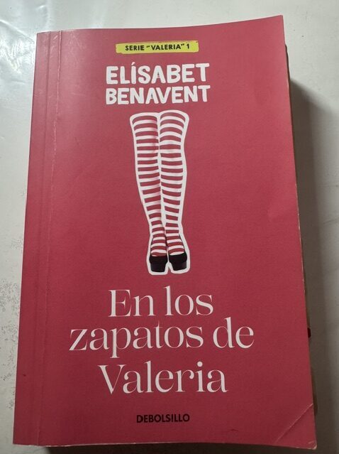 En los zapatos de Valeria -Elisabet Benavent- impecable